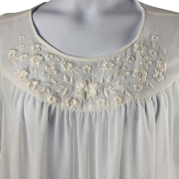 Torrid Large White Sheer to Semi-Sheer Short Sleeved Blouse Embroidered flowers - Picture 12 of 15